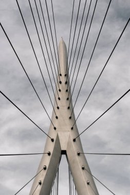 Yaya Köprüsü ve Times Meydanı Kompleksi 2025. Bakü Beyaz Şehir Bölgesi. Şehir binası, inşaat ve şehir planlama konsepti. Bakü, Azerbaycan. 14 Şubat 2026.