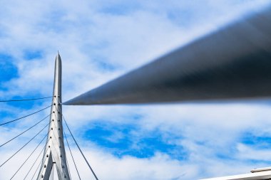 Yaya Köprüsü ve Times Meydanı Kompleksi 2025. Bakü Beyaz Şehir Bölgesi. Şehir binası, inşaat ve şehir planlama konsepti. Bakü, Azerbaycan. 14 Şubat 2026.