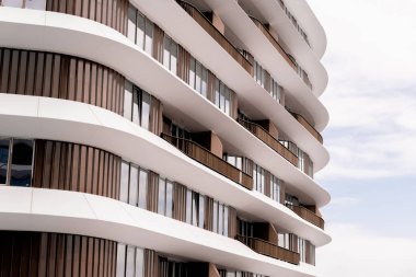 Bakü Beyaz Şehri 'nin modern şehir mimarisi. Şehir binası, inşaat ve şehir planlama konsepti. Bakü, Azerbaycan. 14.02.2026.