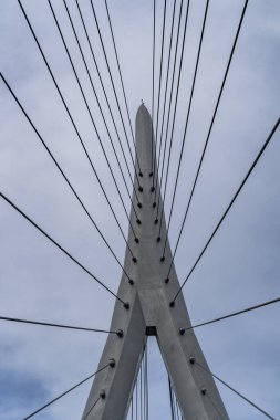 Yaya Köprüsü ve Times Meydanı Kompleksi 2025. Bakü Beyaz Şehir Bölgesi. Şehir binası, inşaat ve şehir planlama konsepti. Bakü, Azerbaycan. 14 Şubat 2026.