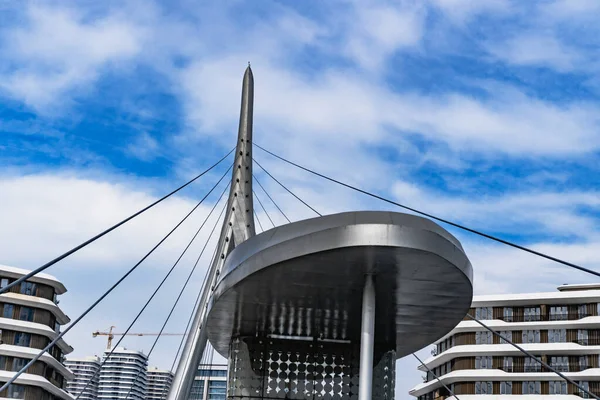 Yaya Köprüsü ve Times Meydanı Kompleksi 2025. Bakü Beyaz Şehir Bölgesi. Şehir binası, inşaat ve şehir planlama konsepti. Bakü, Azerbaycan. 14 Şubat 2026.