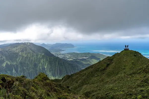 Hawaii 'de bulutların üstünde.