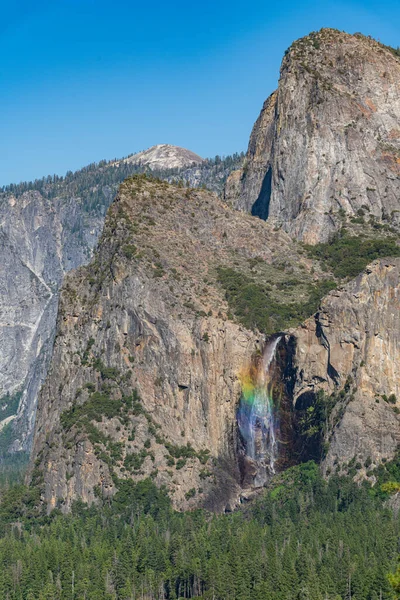 Regenboogwater Valt Bij Yosemite — Stockfoto