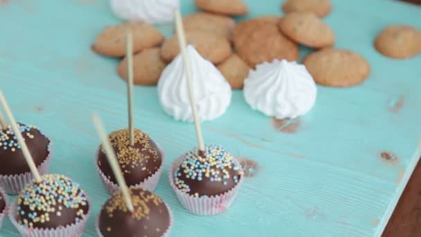 Bolo pops e biscoito — Vídeo de Stock