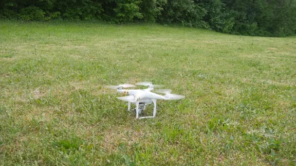 Il drone decolla al rallentatore — Video Stock