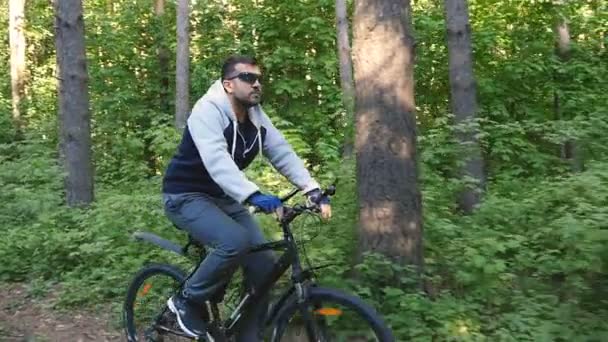 Man riding bicycle outdoors — Stock Video