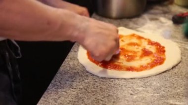 İtalyan pizza yapma