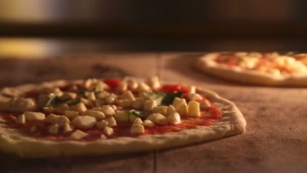 Pizza italiana en horno — Vídeos de Stock