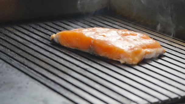 Grilled red fish steak salmon on the grill pan — Stock Video