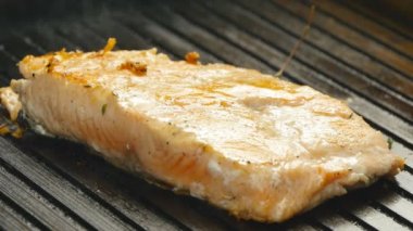 Izgara kırmızı balık biftek Somon ızgara