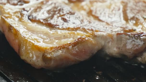 Pork chop in a frying pan grill — Stock Video
