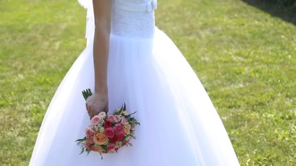 Nevěsta a ženich na svatbě — Stock video