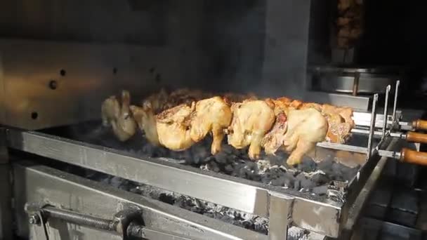 Rotating spit roast chicken — Stock Video