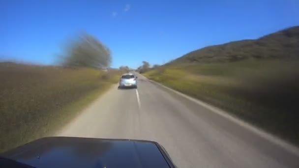 POV Top, araba üzerinde yolları — Stok video