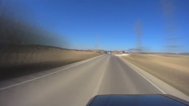 Topo do carro em estradas rurais — Vídeo de Stock