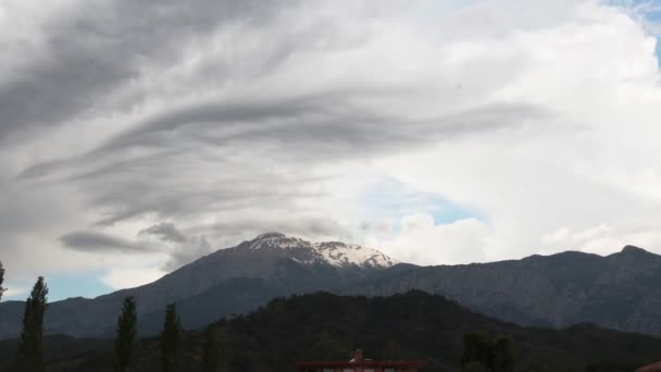 Vue panoramique sur les montagnes de neige avant la tempête. Turquie, Montagnes du Taureau central — Video