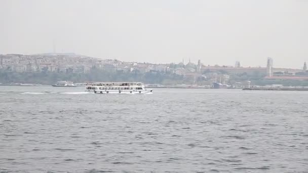 Panorama of Istanbul city and Bosfor on November 10, 2012. Istanbul is the largest city in Turkey, constituting the countrys cultural and historical heart. — Stock Video