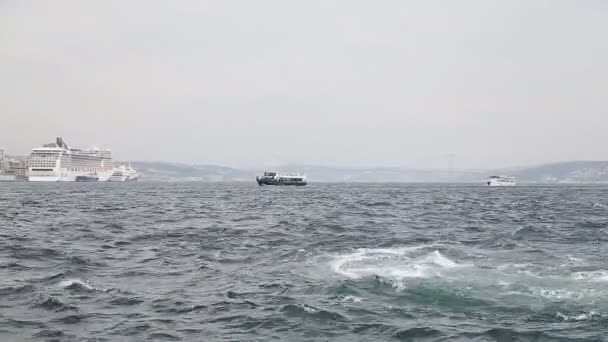 Panorama of Istanbul city and Bosfor on November 10, 2012. Istanbul is the largest city in Turkey, constituting the countrys cultural and historical heart. — Stock Video