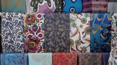 Bez kumaş Türkiye'de yerel bir pazarda yığını