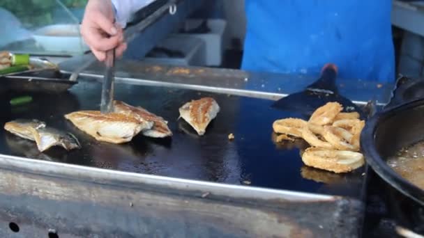 Cozinhar Peixes em Bazar, Istambul — Vídeo de Stock