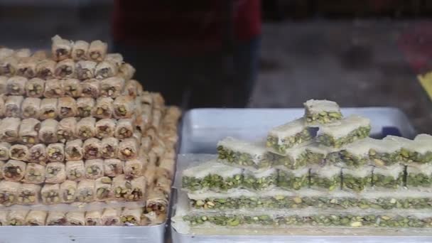 Delicious Turkish baklava in Istanbul — Stock Video