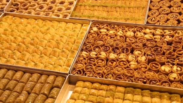 Delicious Turkish baklava in Istanbul — Stock Video