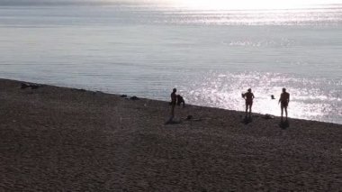 Gün batımında beraberdir beach