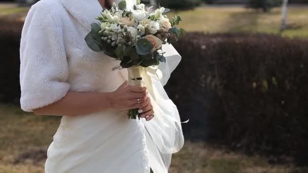 Bruid en bruidegom — Stockvideo