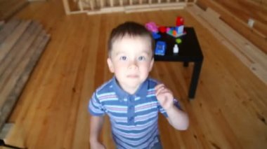 Mutlu küçük çocuk