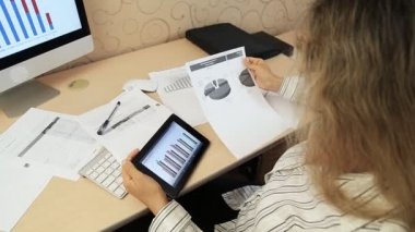 işkadını dijital tablet grafikler ile kullanma