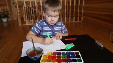 küçük çocuk boyalar