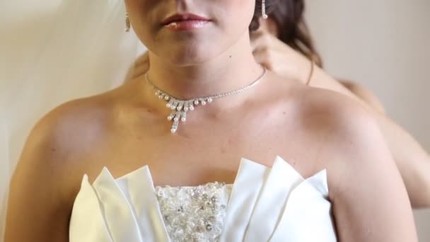 Beautiful bride preparing wedding — Stock Video