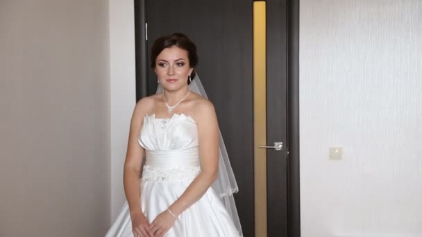 Bruid bruidegom voldoet aan — Stockvideo