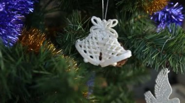 Asılı beyaz Noel baubles