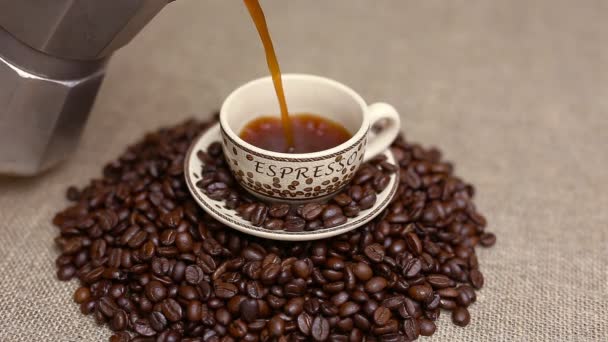 Pouring a cup of coffee with coffee beans — Stock Video