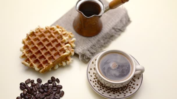 Belgische wafels en koffie — Stockvideo