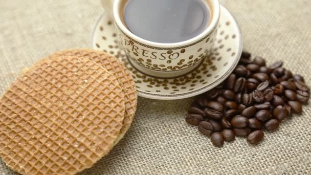 Colazione con caffè e waffle fatti in casa — Video Stock