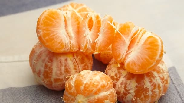 Peeled tangerines rotate — Stock Video