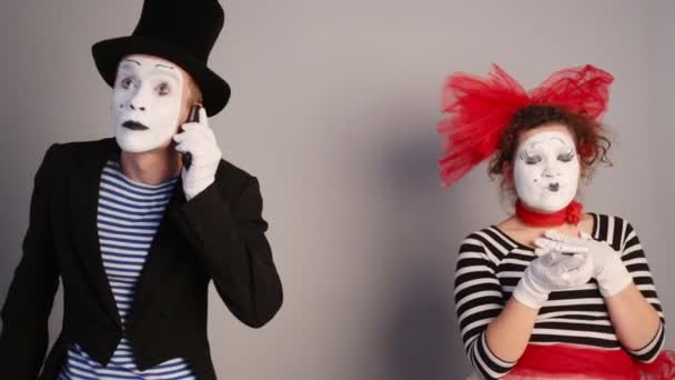 Mimes call each other — Stock Video