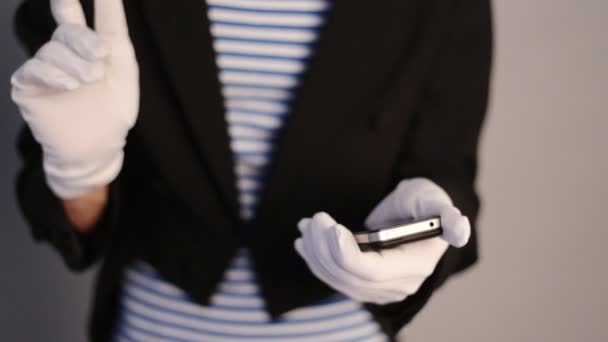 Funny Mime on the phone — Stock Video