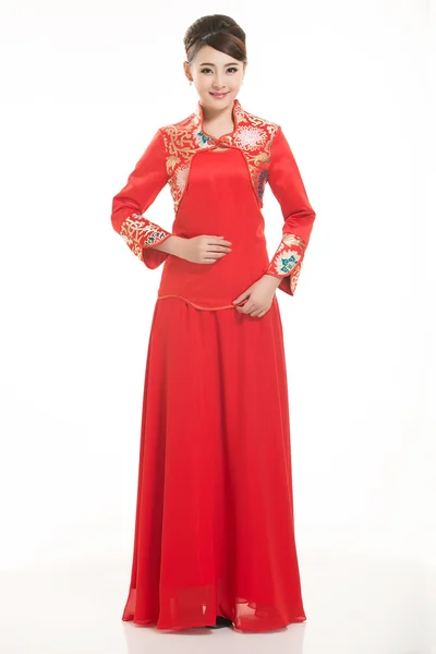 Beyaz bir arka planın önünde Çinli giyim garsonu giymişsin.