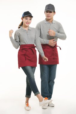 Beyaz arka planda duran T-shirt garson her türlü giyim