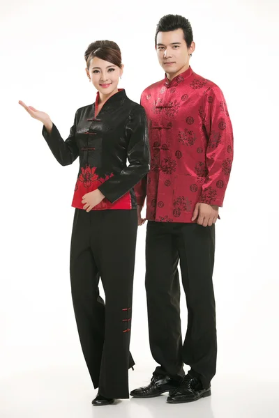 Kellner in chinesischer Kleidung vor weißem Hintergrund — Stockfoto