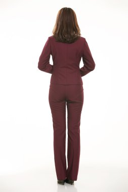 Beyaz arka plan önünde takım elbise giyen genç Asyalı kadınlar.