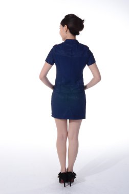 Etkin kız beyaz arka plan önünde profesyonel kıyafetleri giymek