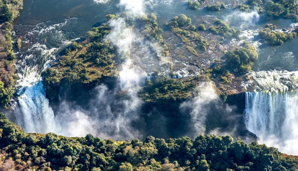 Victoria Falls och omgivande område i nationalparken — Stockfoto