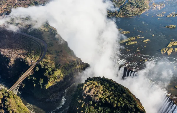 Victoria Falls och omgivande område i nationalparken — Stockfoto