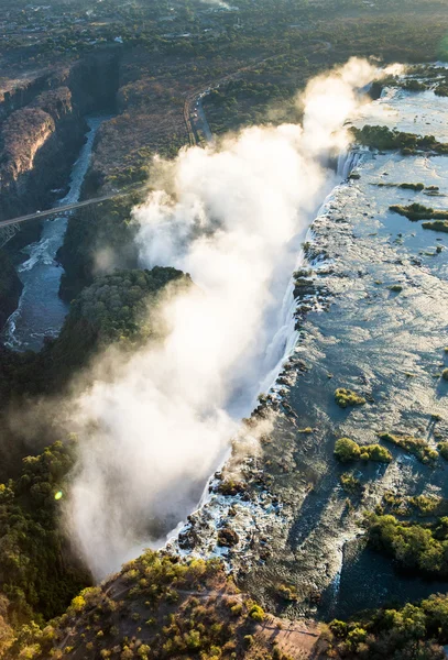 Victoriafälle und Umgebung im Nationalpark — Stockfoto