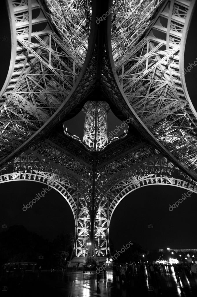 The Eiffel tower at night Stock Editorial Photo ?? GUDKOVANDREY 66708975