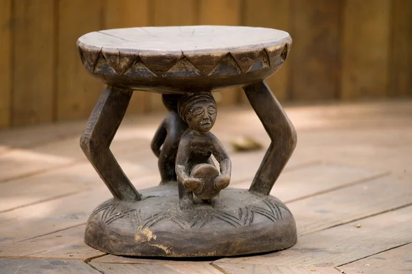 Mesa de escultura de madeira — Fotografia de Stock